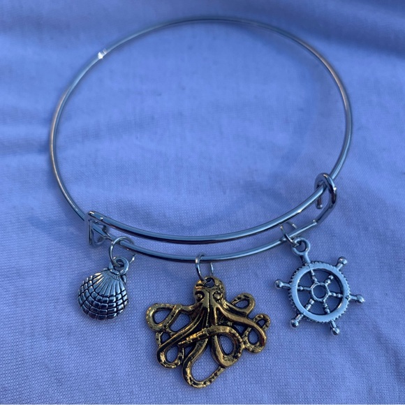 Brand New! Handmade! Adjustable Charm Bangle Bracelet! - Picture 3 of 3